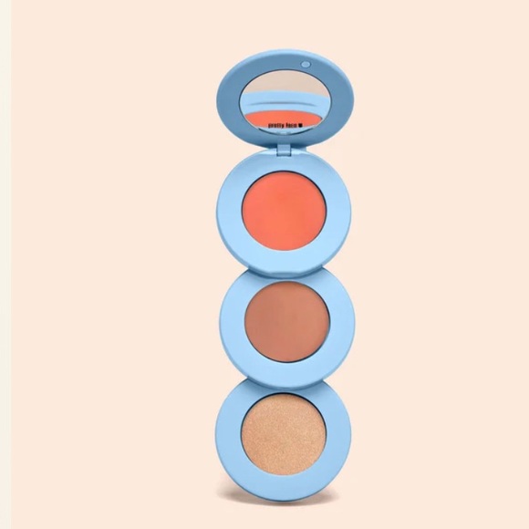 Alleyoop Other - stack the odds shade SUNKISSED
Blush, bronzer, highlighter BRAND NEW IN BOX